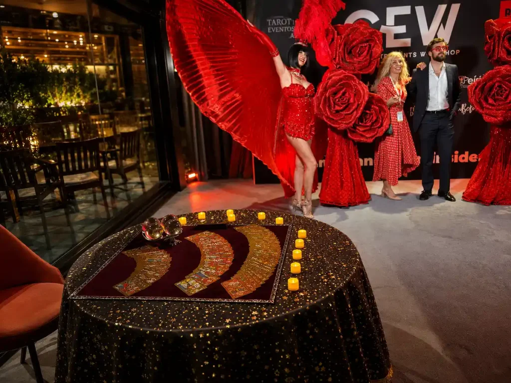 Mesa de tarot en evento corporativo CEW en Madrid